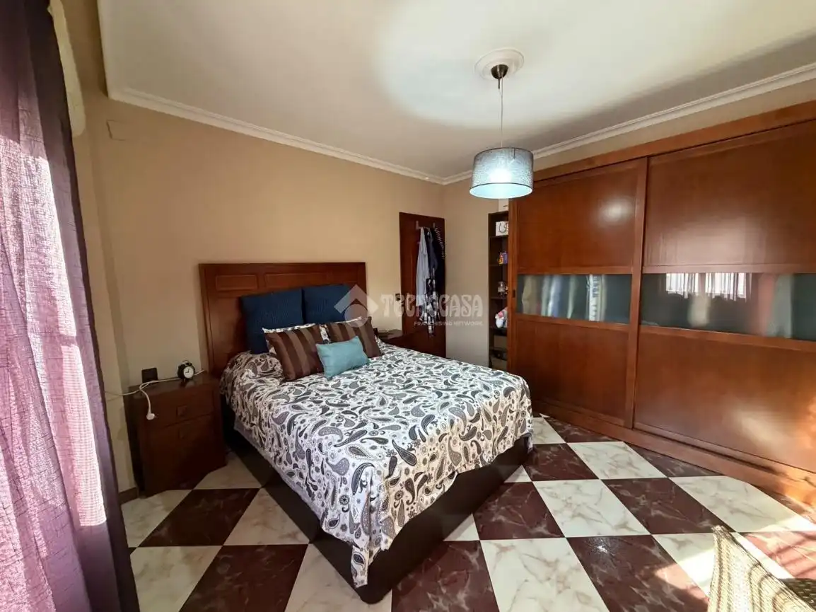 Dormitori de Casa o xalet en venda en Sevilla amb Aire condicionat i Balcó