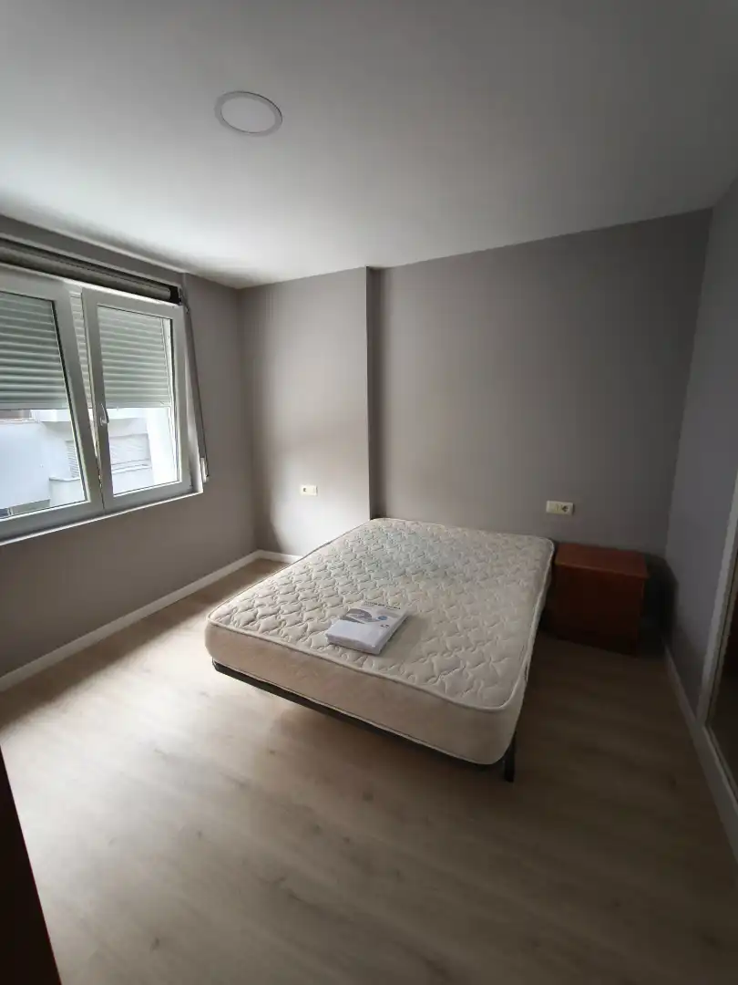 Habitación de Piso de alquiler en Santiago de Compostela  con Calefacción, Parquet y Amueblado