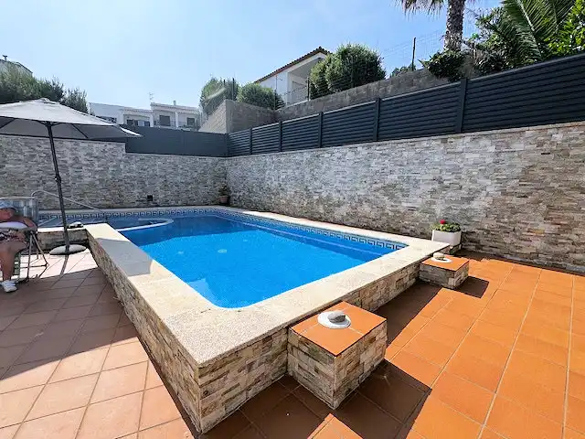 Piscina de Casa o chalet en venta en L'Escala con Aire acondicionado, Calefacción y Jardín privado