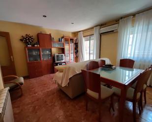 Sala d'estar de Pis en venda en  Madrid Capital amb Aire condicionat, Calefacció i Terrassa