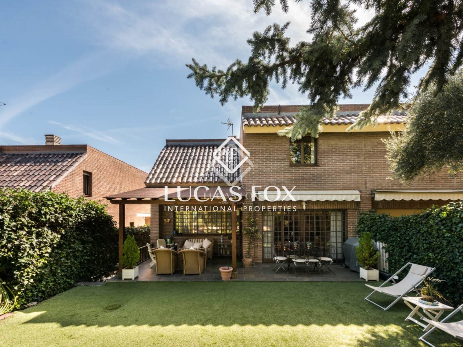 Terrace of House or chalet for sale in La Moraleja  with Air Conditioner and Private garden
