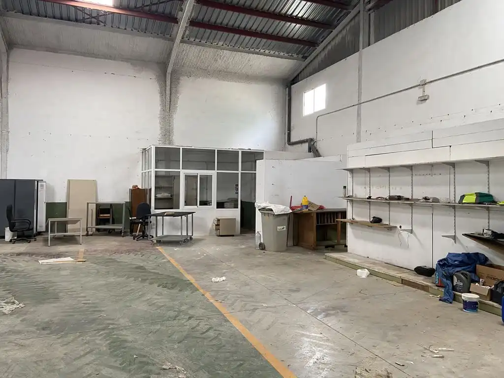 Fabrikhallen zur Miete in La Roda
