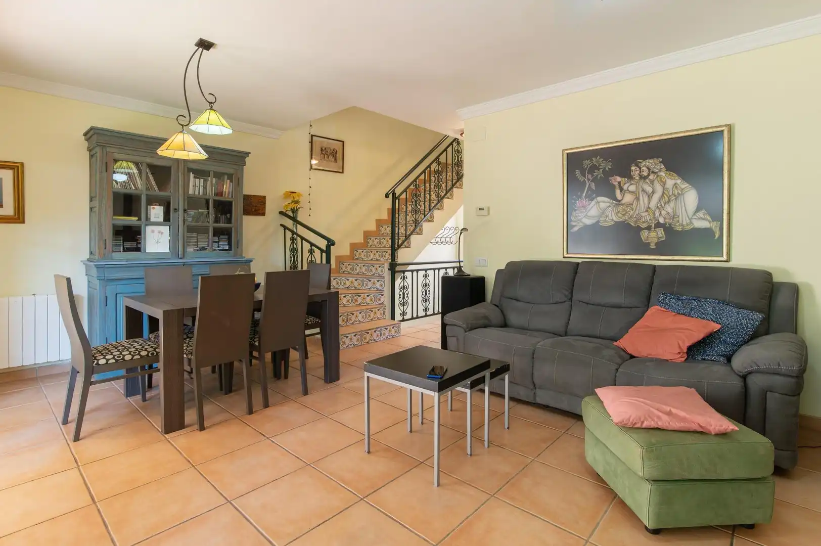 Wohnzimmer von Einfamilien-Reihenhaus zum Verkauf in Benicasim / Benicàssim mit Heizung, Privatgarten und Terrasse