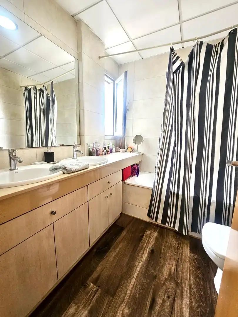 Badezimmer von Wohnung zum Verkauf in La Ràpita mit Klimaanlage, Heizung und Privatgarten