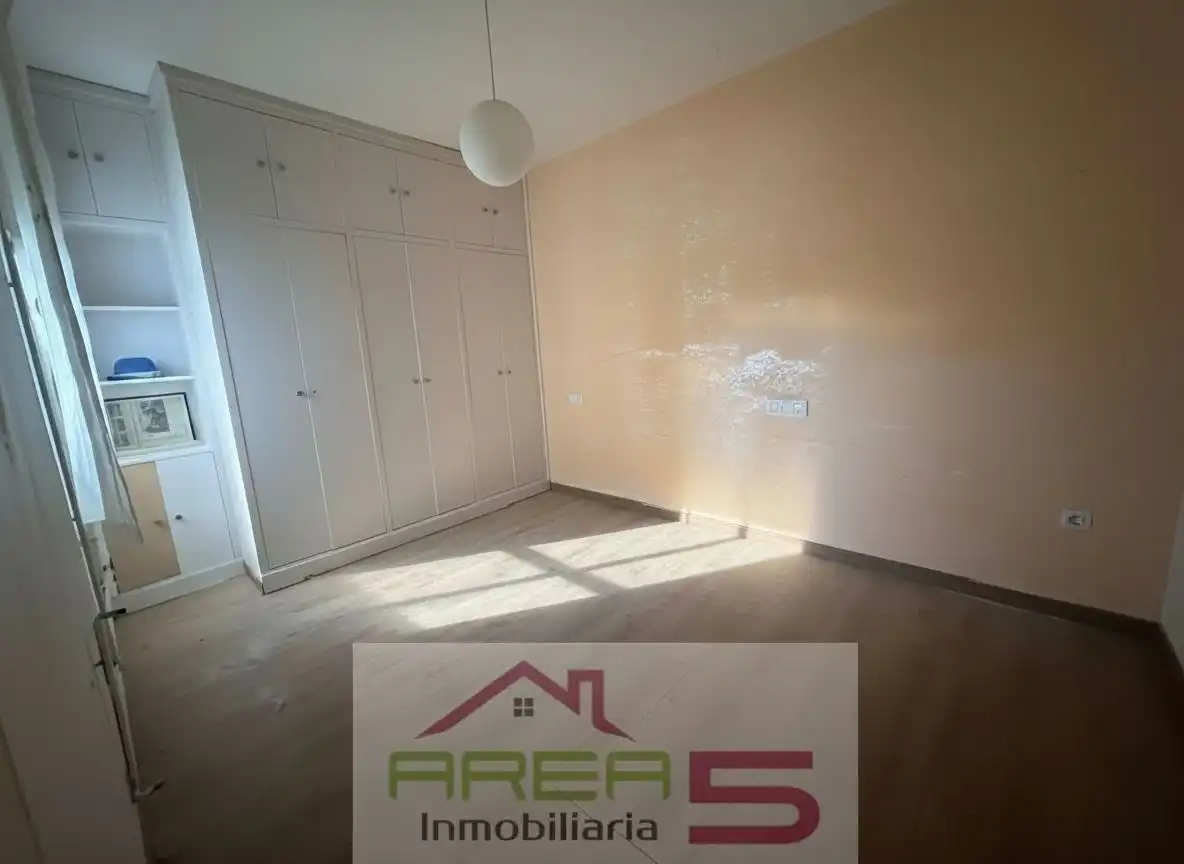 Habitación de Piso en venta en Villanueva de la Serena con Parquet, Terraza y Balcón