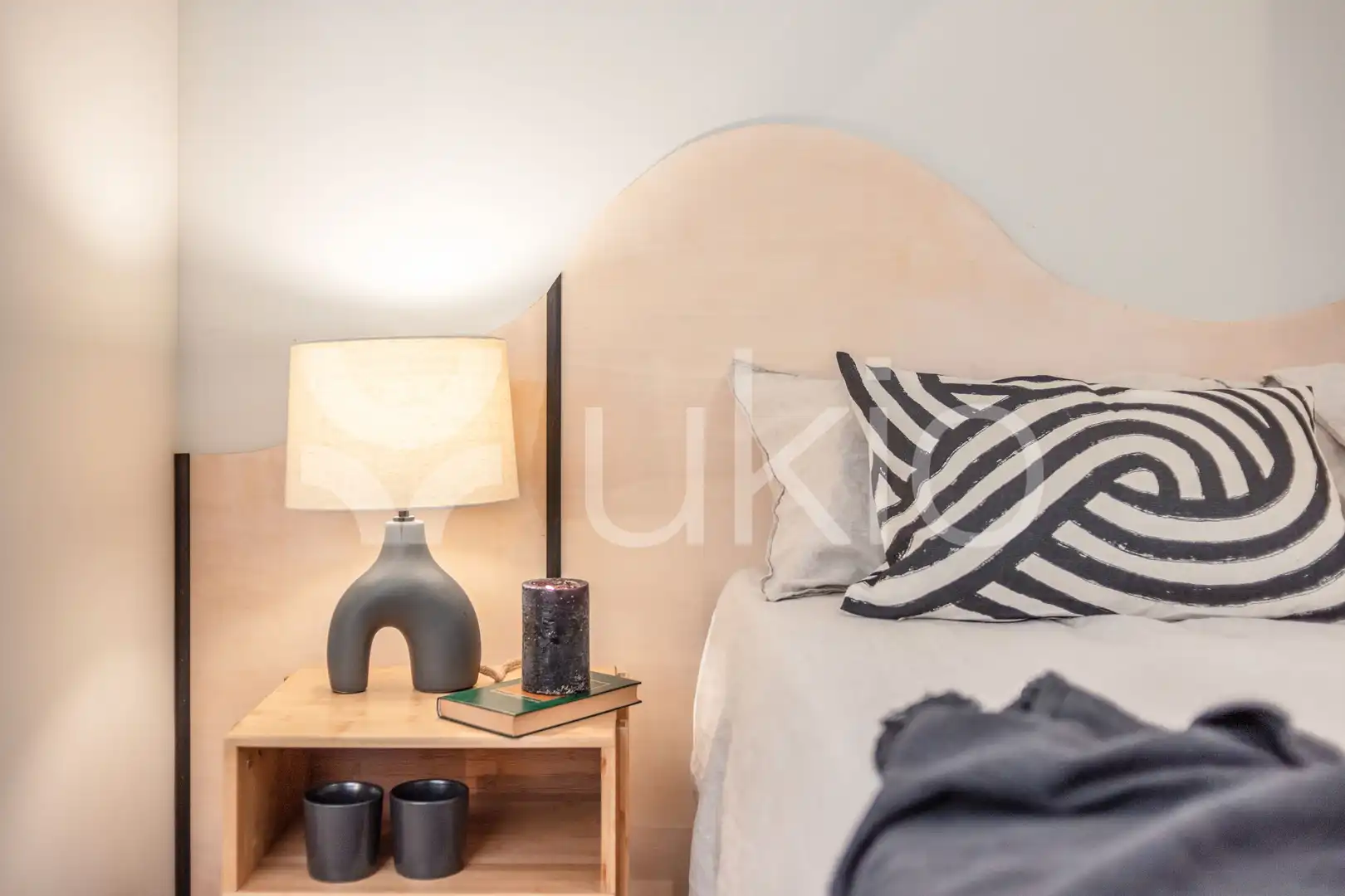 Dormitori de Apartament de lloguer en Madrid amb Aire condicionat, Calefacció i Moblat