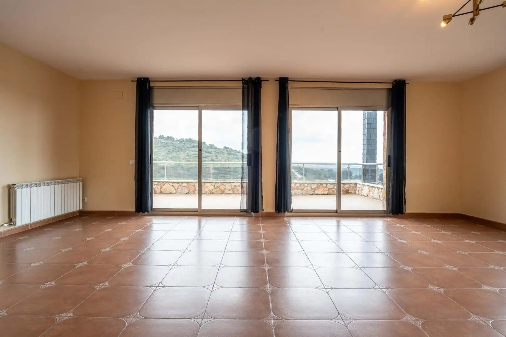 Sala d'estar de Casa o xalet en venda en El Vendrell amb Calefacció, Jardí privat i Terrassa