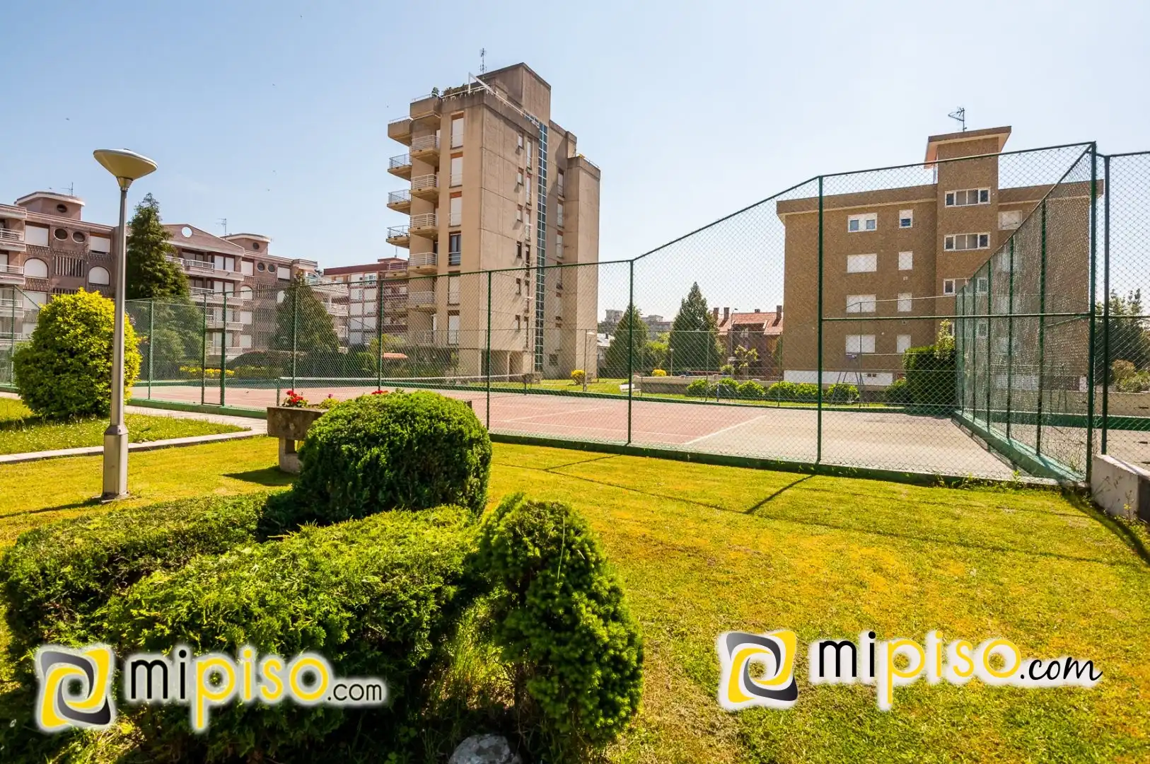 Vista exterior de Pis de lloguer en Laredo amb Terrassa i Moblat