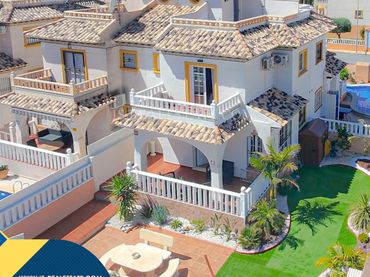 Chalet con piscina en venta en Orihuela Costa