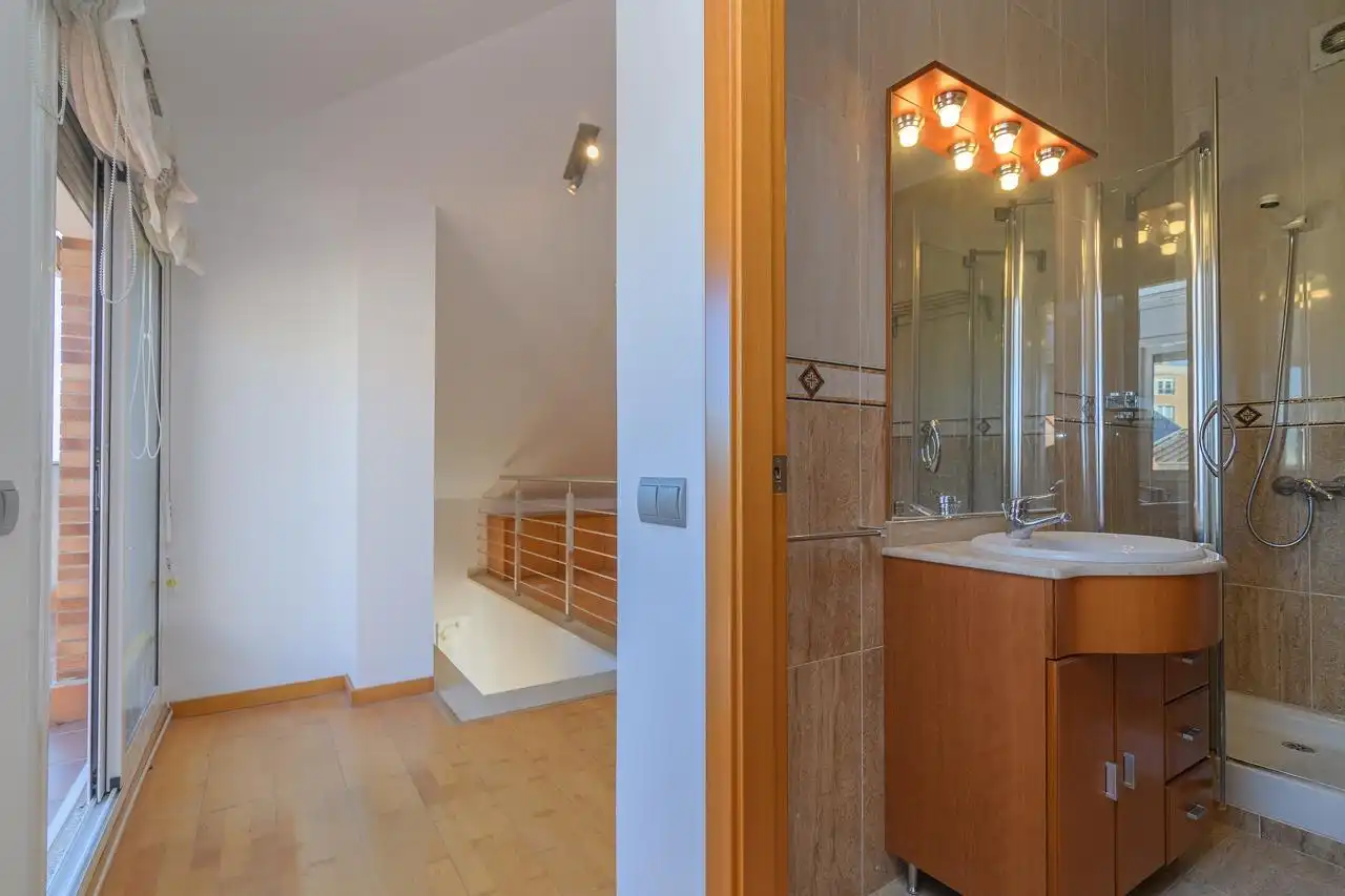 Bathroom of Duplexes for sale in Manresa  with Air Conditioner, Parquet flooring and Terrace