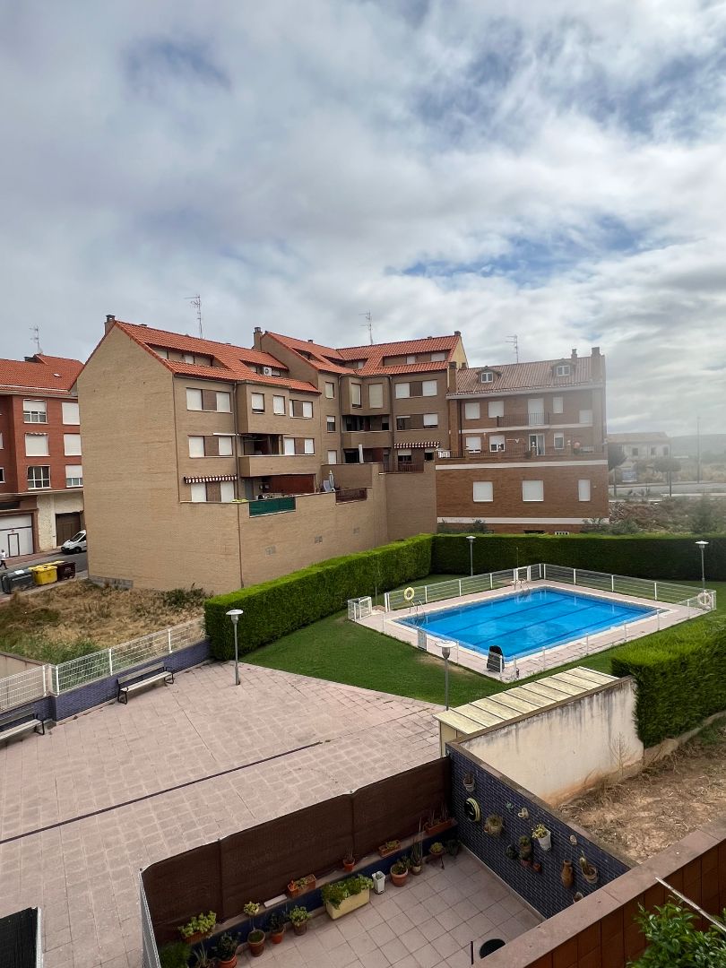 Vista exterior de Estudi en venda en Villamediana de Iregua amb Aire condicionat, Calefacció i Parquet