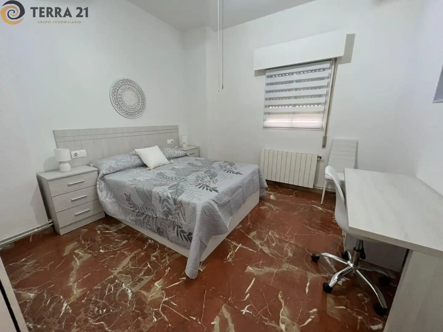 Dormitori de Pis de lloguer en Jaén amb Aire condicionat, Moblat i Balcó