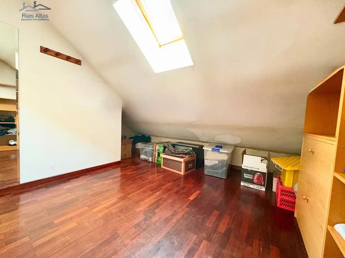 Casa o chalet en venta en Oleiros con Calefacción, Jardín privado y Trastero