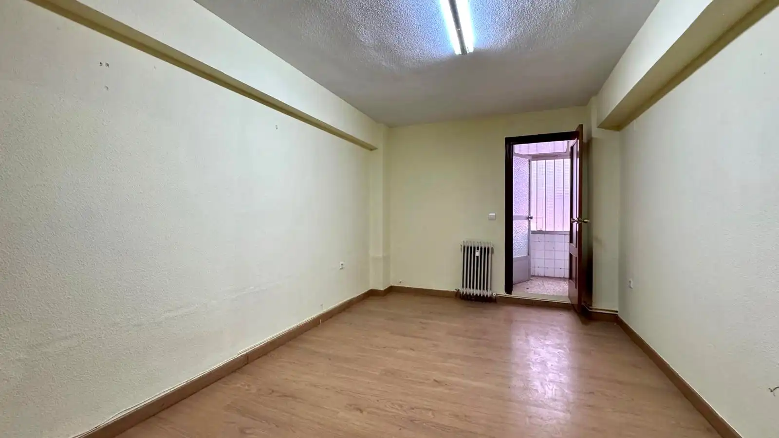 Büro zum Verkauf in Cáceres mit Klimaanlage und Heizung