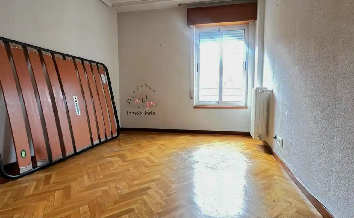 Schlafzimmer von Haus oder Chalet zum Verkauf in Villamayor mit Heizung, Parkett und Terrasse