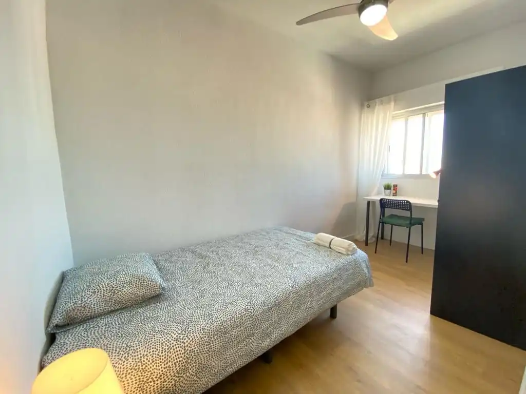Schlafzimmer von Wohnung zur untervermieten in  Madrid Capital mit Heizung, Möbliert und Ofen