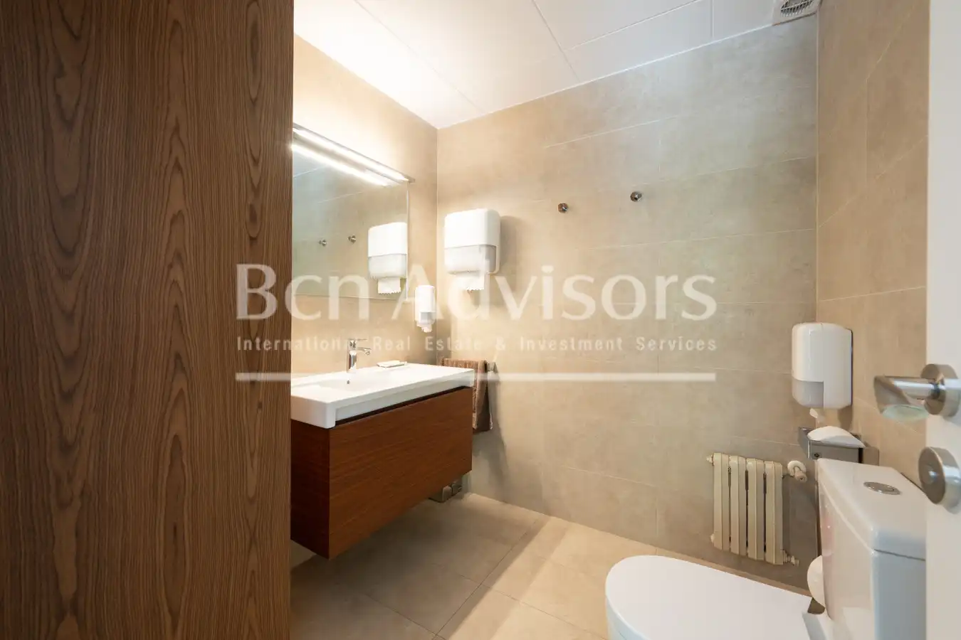 Baño de Piso en venta en Barcelona con Aire acondicionado, Calefacción y Jardín privado