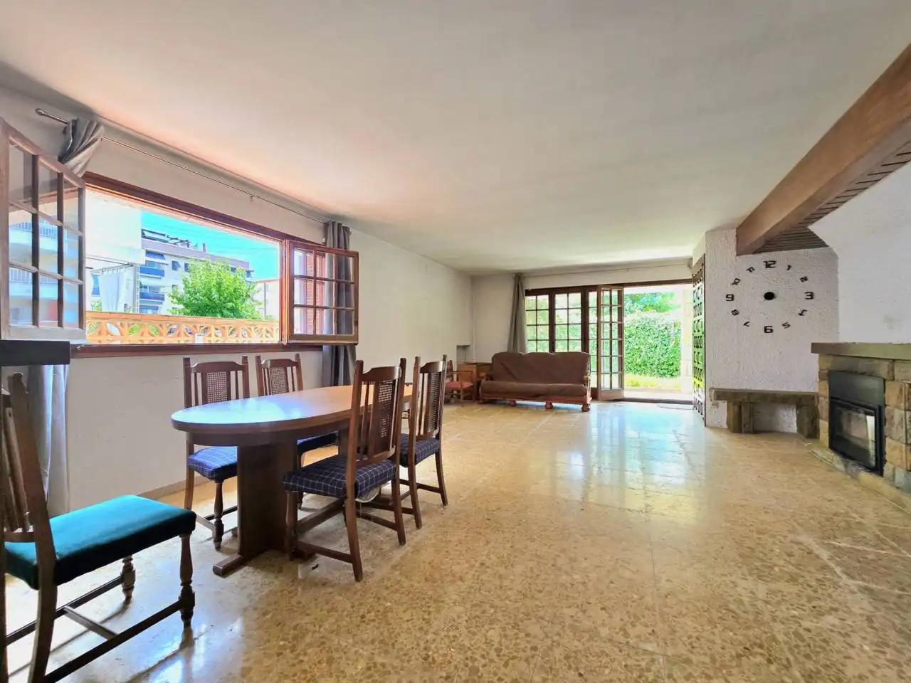 Menjador de Casa o xalet en venda en Vilanova i la Geltrú amb Jardí privat i Terrassa