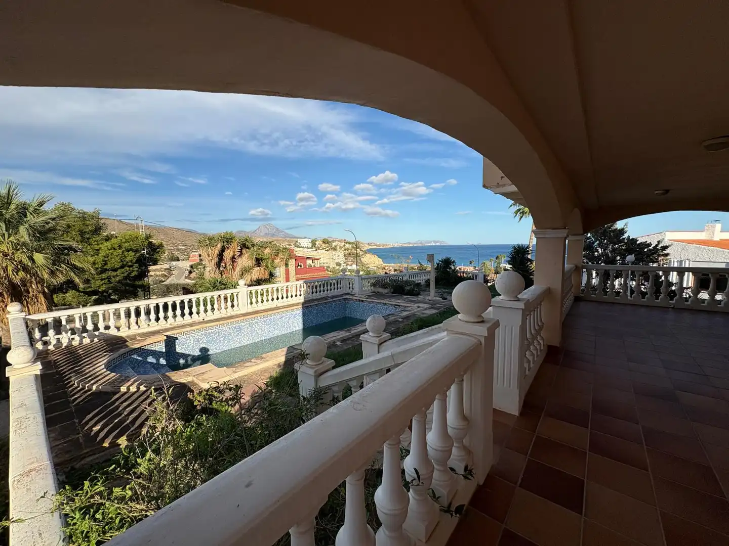 Vista exterior de Casa o xalet en venda en El Campello amb Aire condicionat, Calefacció i Jardí privat