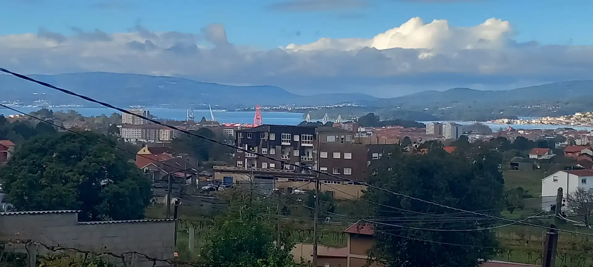 Vista exterior de Casa o xalet en venda en Vilagarcía de Arousa amb Calefacció, Jardí privat i Terrassa