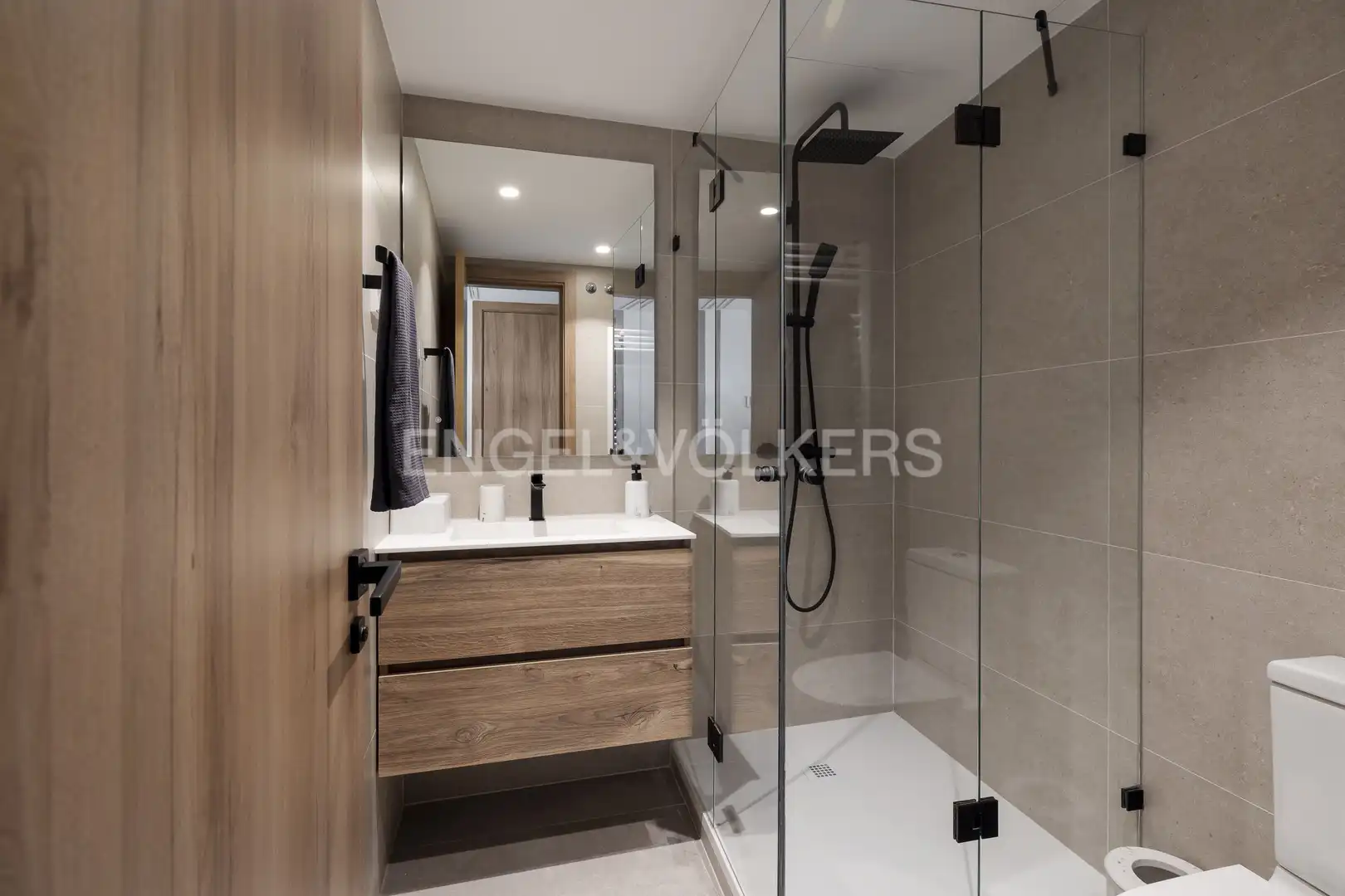 Badezimmer von Wohnung zum Verkauf in Madrid mit Klimaanlage, Heizung und Terrasse