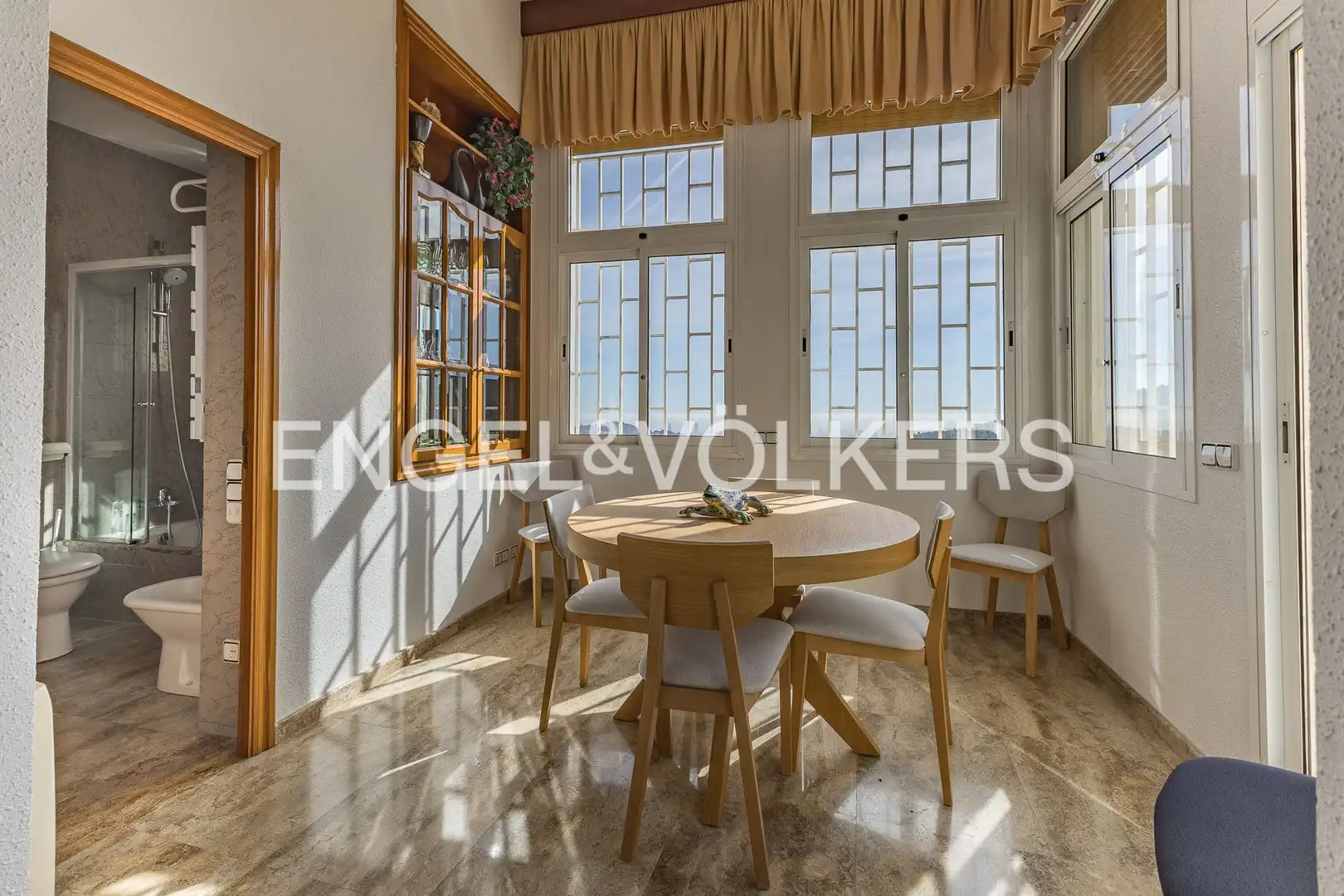 Esszimmer von Country house zum Verkauf in Barcelona mit Heizung, Parkett und Terrasse