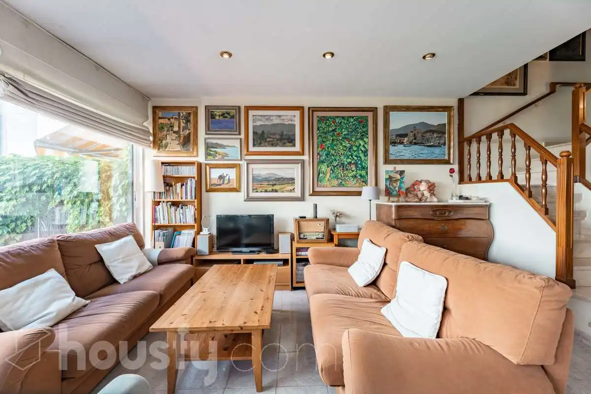 Sala de estar de Casa o chalet en venta en Sant Cugat del Vallès con Calefacción, Jardín privado y Parquet