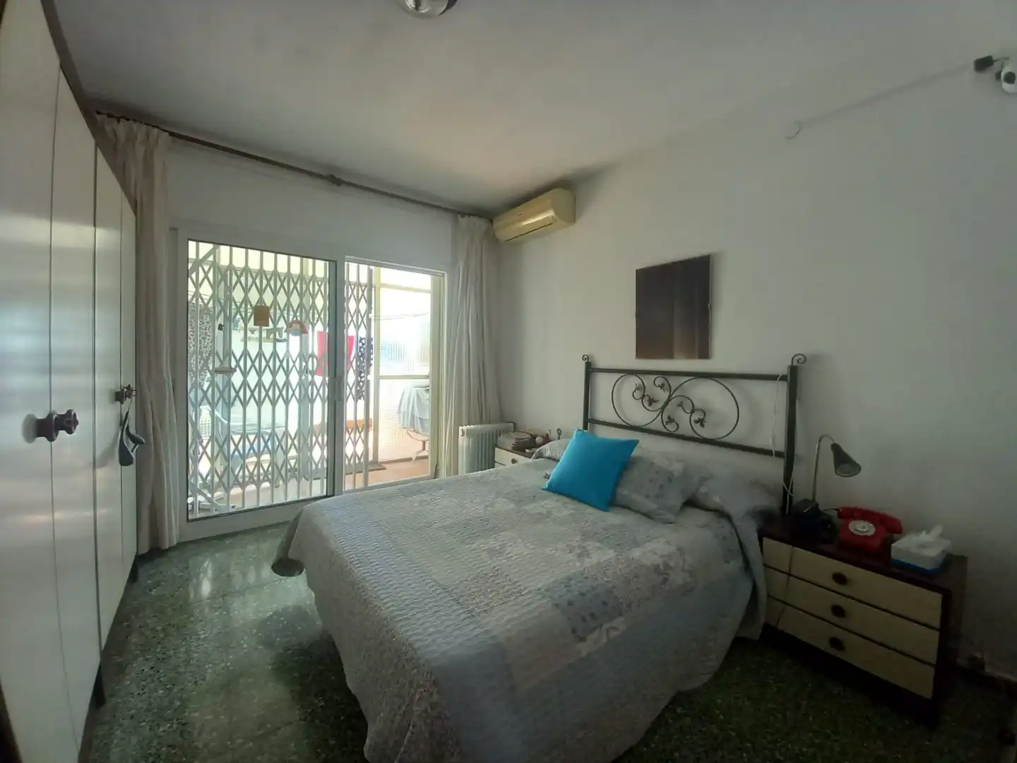 Schlafzimmer von Wohnung zum Verkauf in Badalona mit Klimaanlage, Heizung und Terrasse
