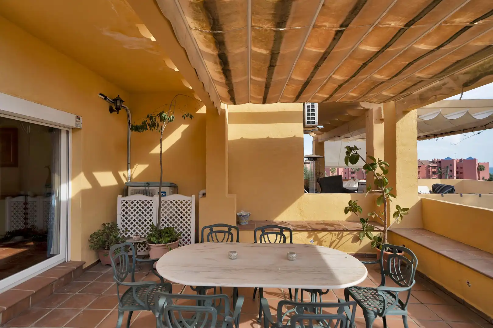 Terrassa de Casa adosada en venda en Estepona amb Aire condicionat, Calefacció i Jardí privat
