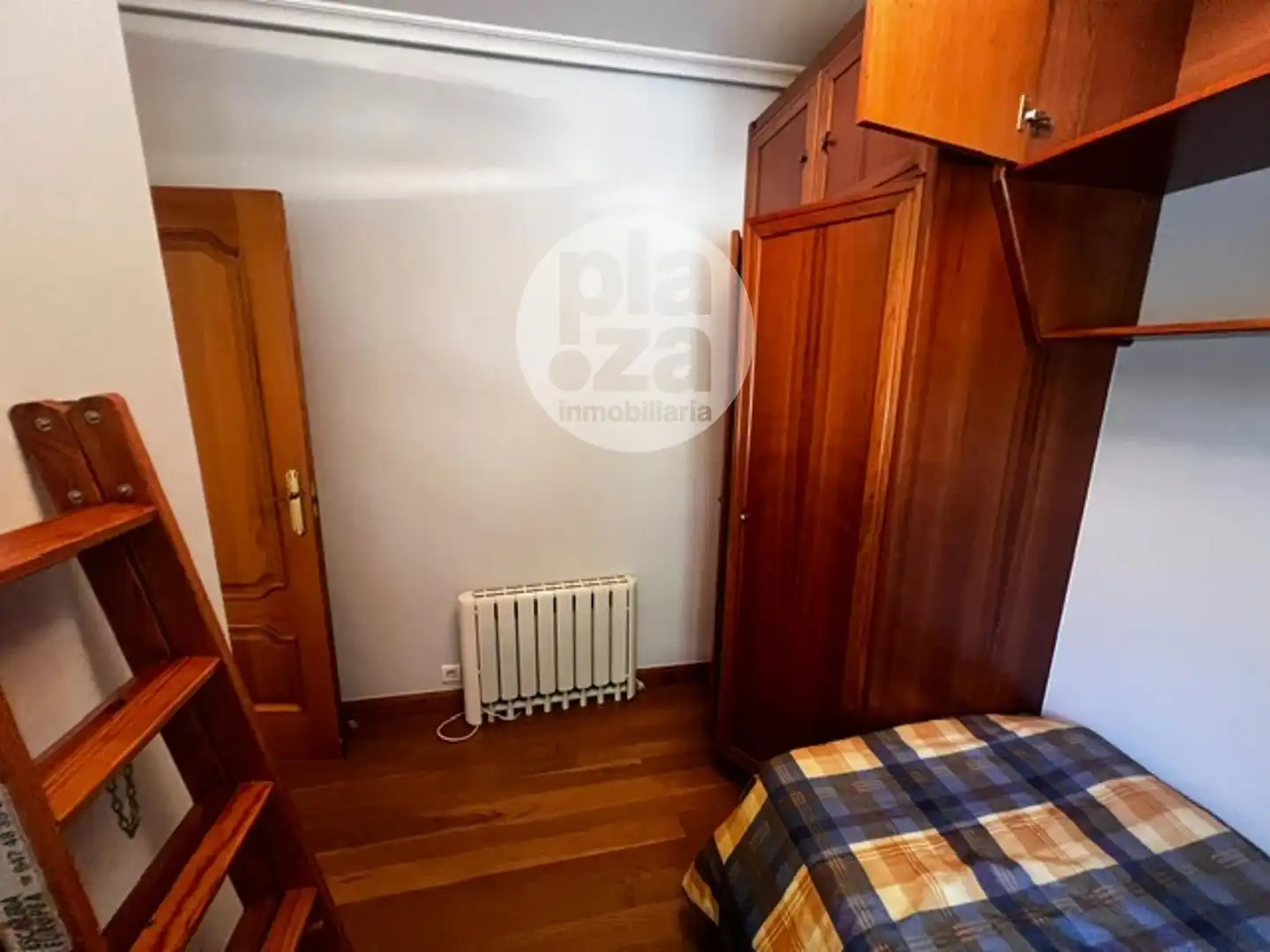 Bedroom of Flat for sale in Burgos  with Heating and Furnished