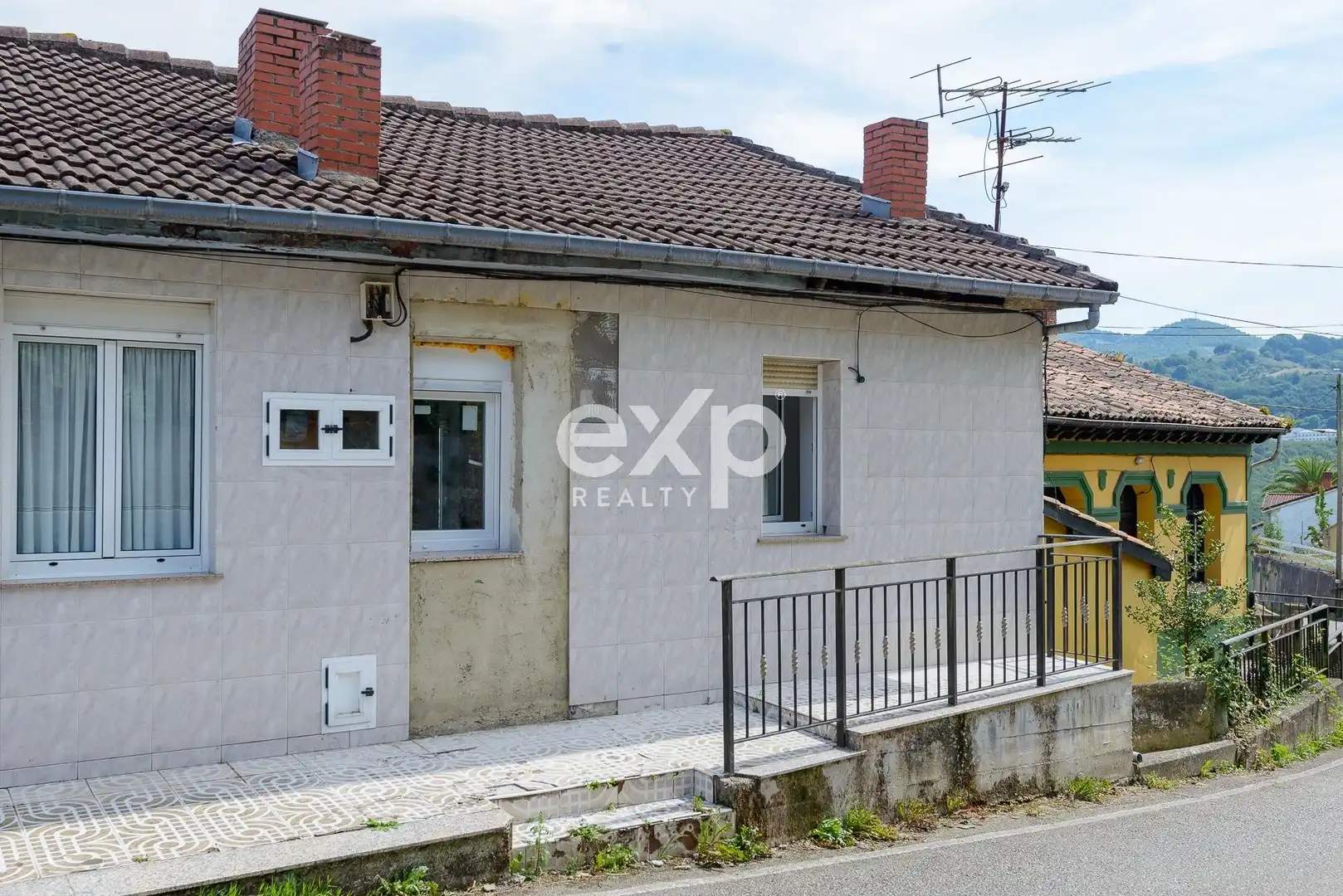 Vista exterior de Casa o xalet en venda en Langreo amb Terrassa i Traster
