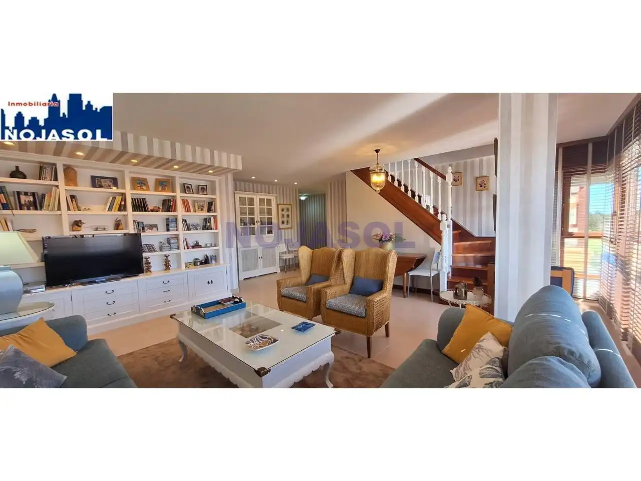 Sala de estar de Piso de alquiler en Noja con Calefacción, Parquet y Amueblado