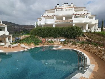 Apartament amb piscina en venda a Calle los Granados