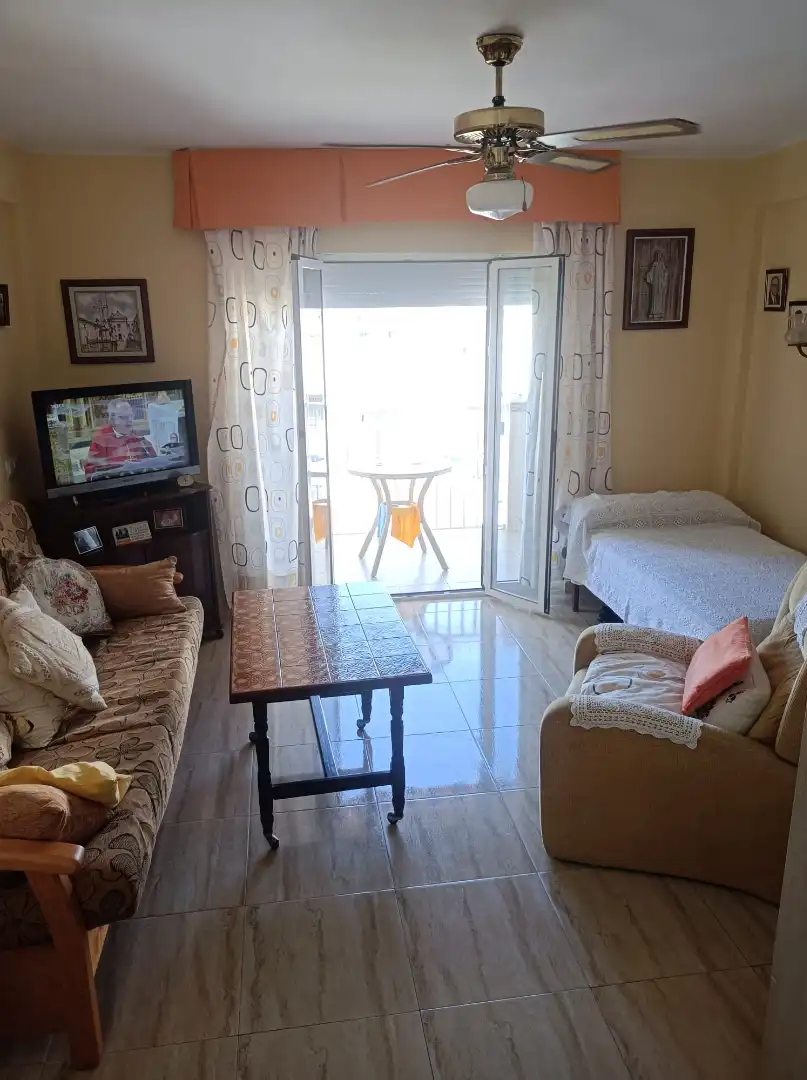 Sala d'estar de Estudi en venda en Vélez-Málaga amb Terrassa i Piscina comunitària