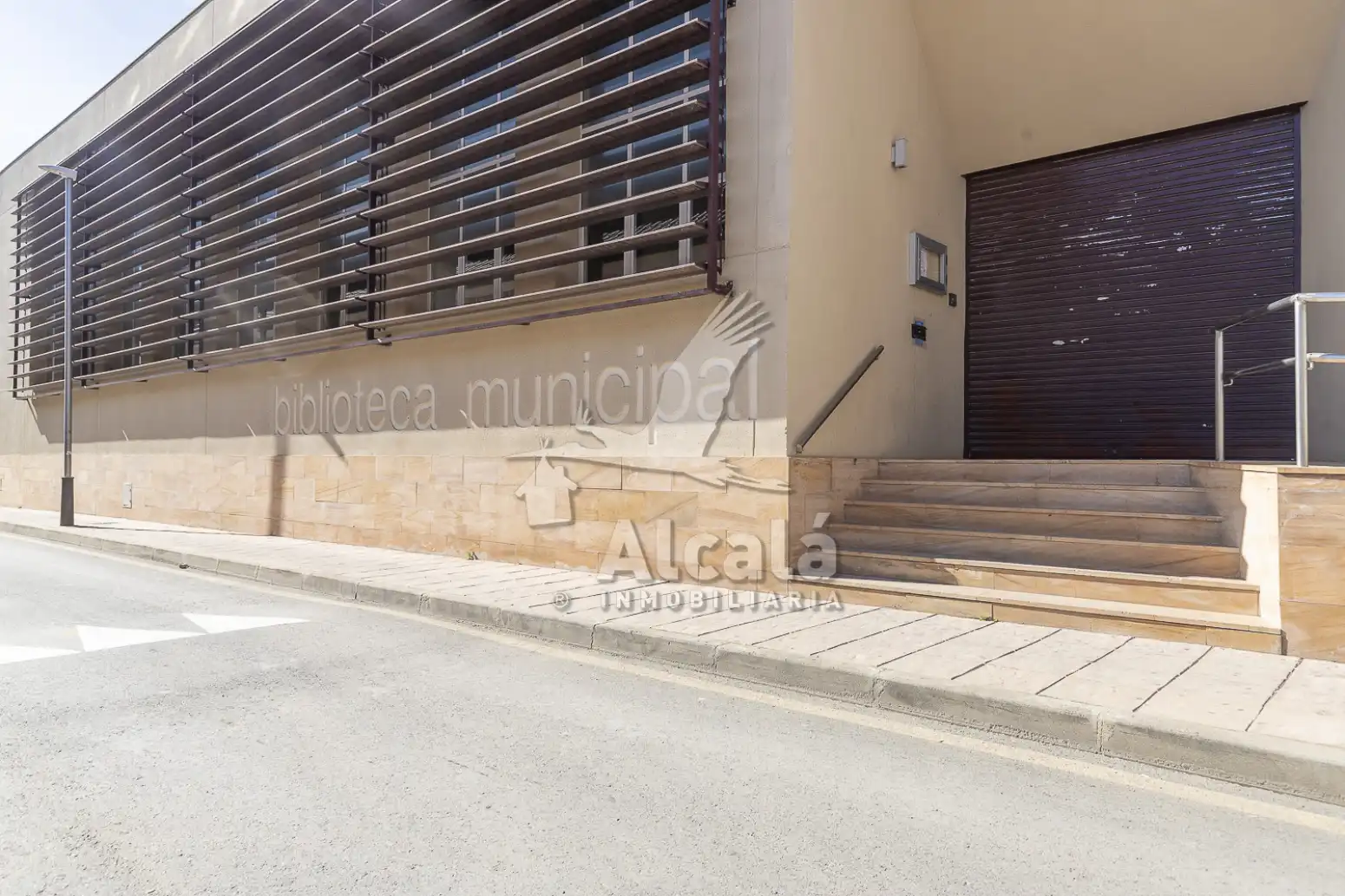 Vista exterior de Piso en venta en Meco con Calefacción, Parquet y Amueblado