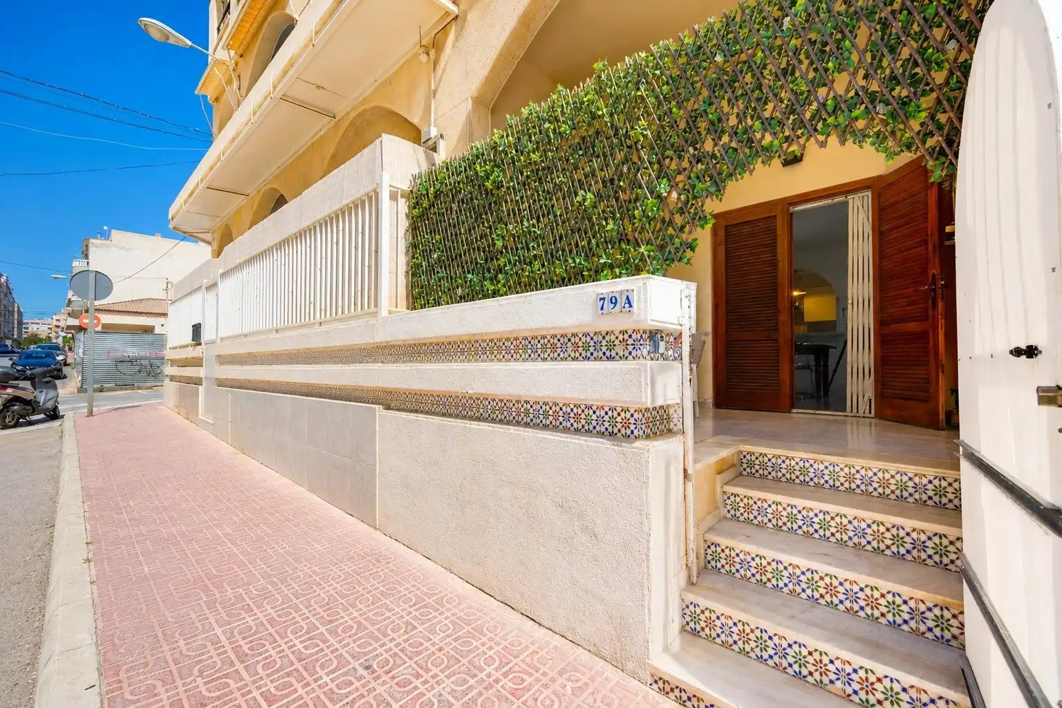 Vista exterior de Planta baixa en venda en Torrevieja amb Aire condicionat, Moblat i Rentadora