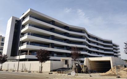 Vista exterior de Pis en venda en Valladolid Capital amb Terrassa, Piscina i Balcó