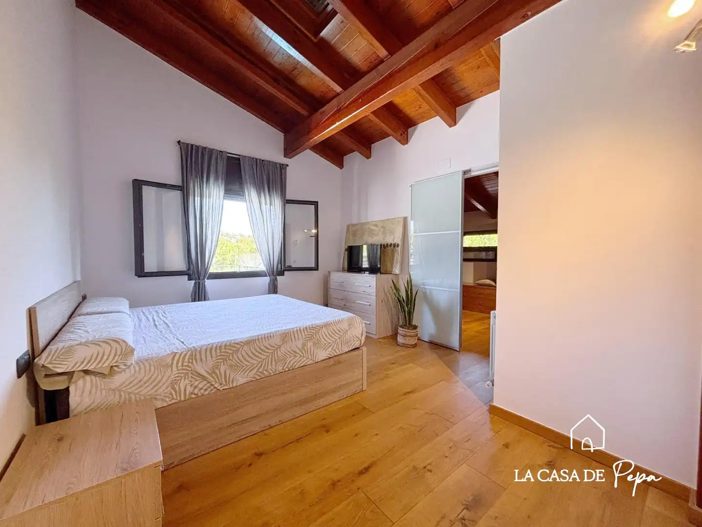 Schlafzimmer von Haus oder Chalet zum Verkauf in Begues mit Heizung und Schwimmbad