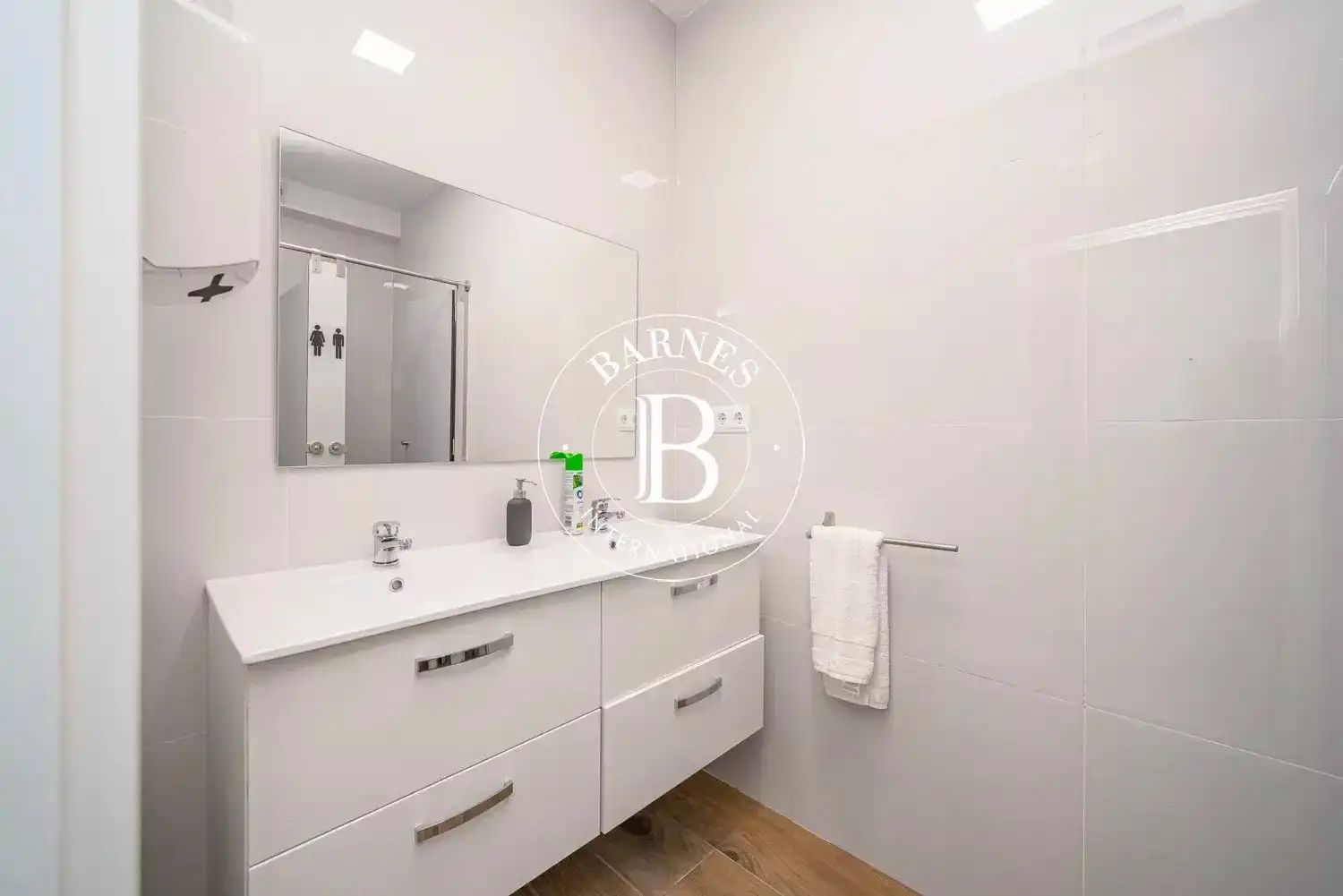 Badezimmer von Geschaftsraum zur Miete in Madrid mit Klimaanlage