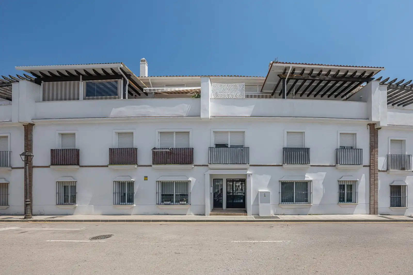 Vista exterior de Pis en venda en Estepona amb Aire condicionat, Terrassa i Internet