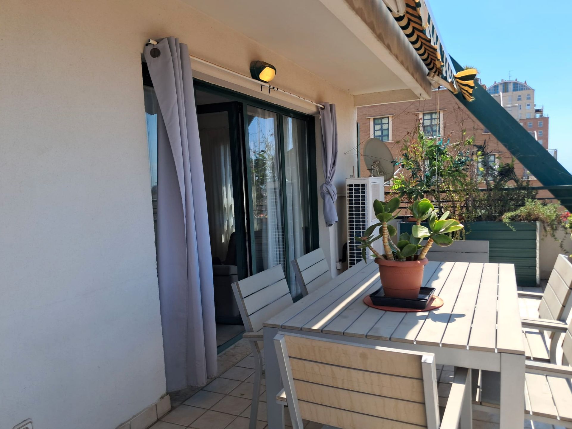 Terraza de Piso en venta en  Valencia Capital con Aire acondicionado y Calefacción