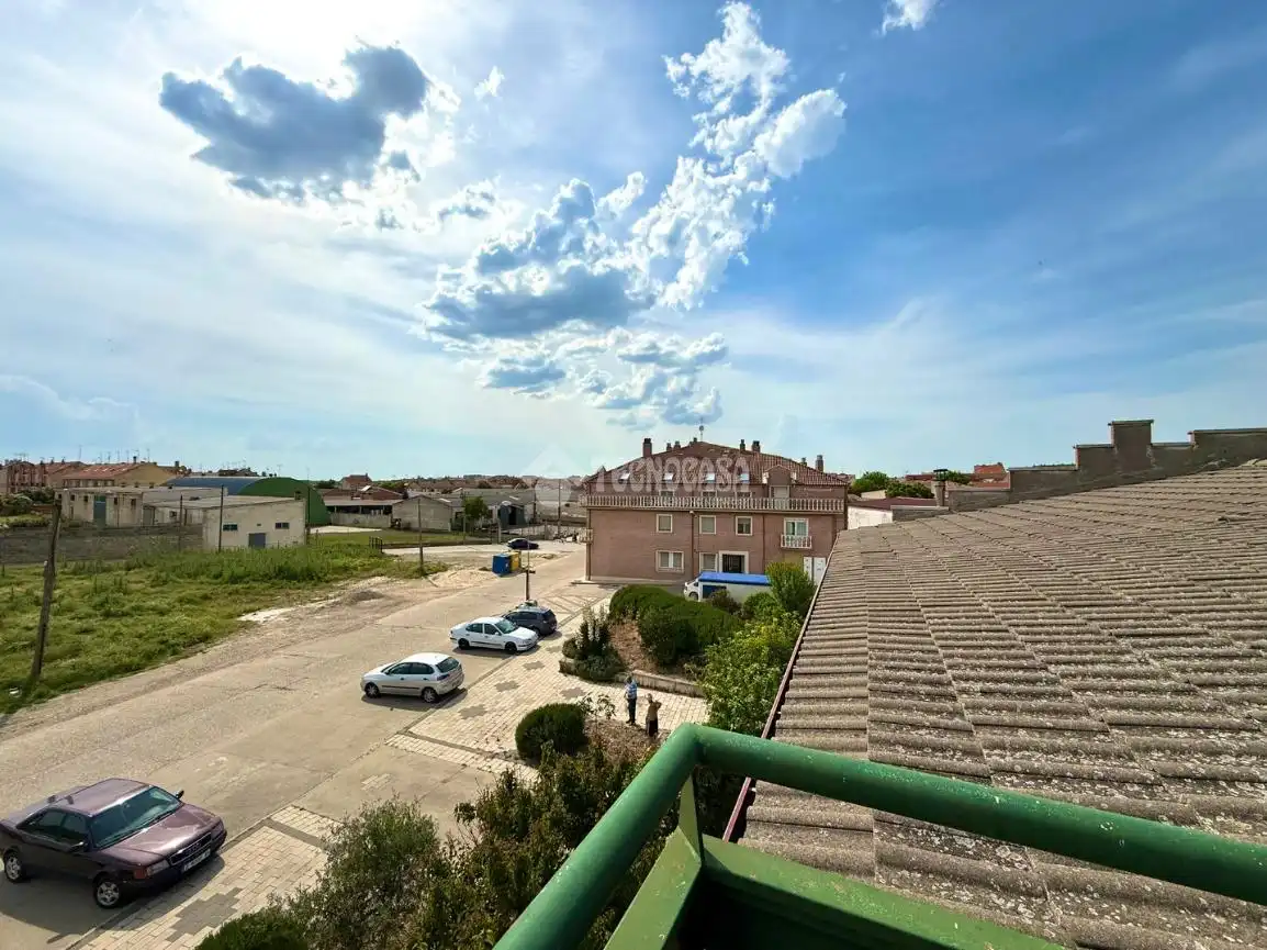 Vista exterior de Ático en venta en Villanubla con Calefacción, Parquet y Terraza