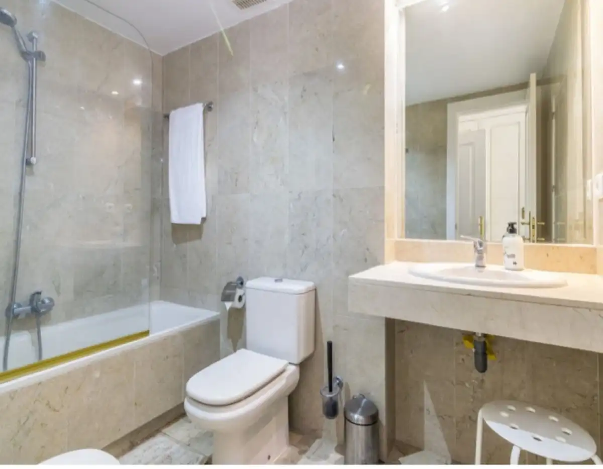 Apartamento con piscina en venta en Nueva Andalucía, imagen 3