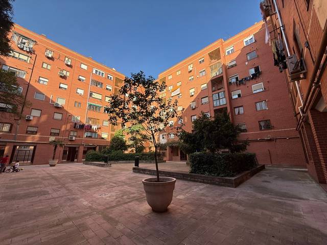 Piso en Venta en Avenida de Pablo Neruda, 98 en Portazgo
