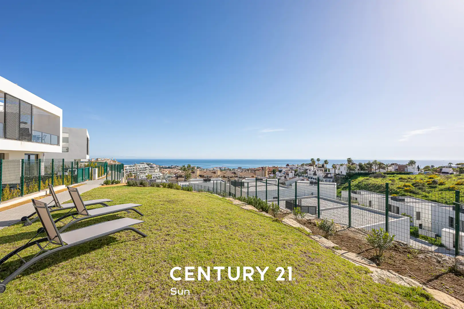 Vista exterior de Casa adosada en venta en Mijas con Aire acondicionado, Calefacción y Jardín privado
