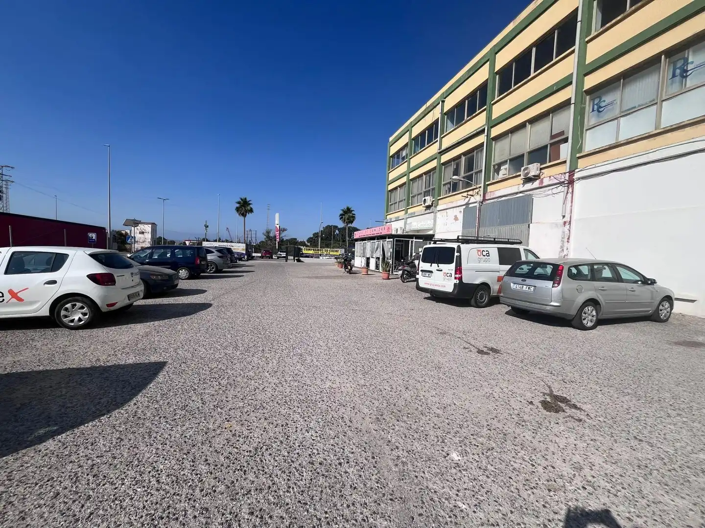 Parkplatz von Fabrikhallen zur Miete in San Roque