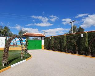 Vista exterior de Casa o xalet en venda en Santa Cruz de la Zarza amb Jardí privat, Terrassa i Piscina