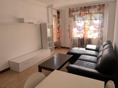 Living room of Flat for sale in Salamanca Capital  with Balcony