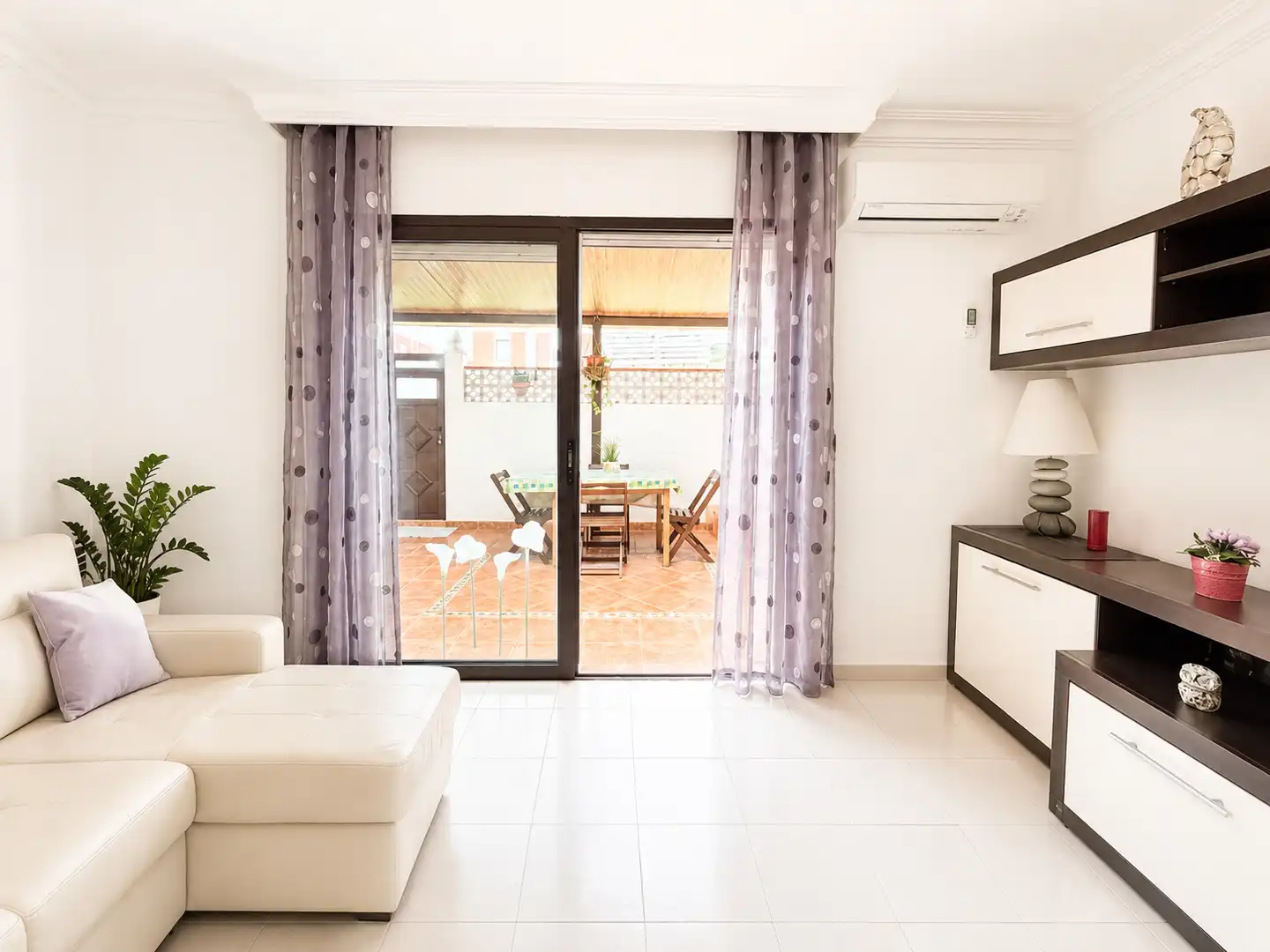 Wohnzimmer von Einfamilien-Reihenhaus zum Verkauf in Granadilla de Abona mit Terrasse, Ofen und Waschmaschine