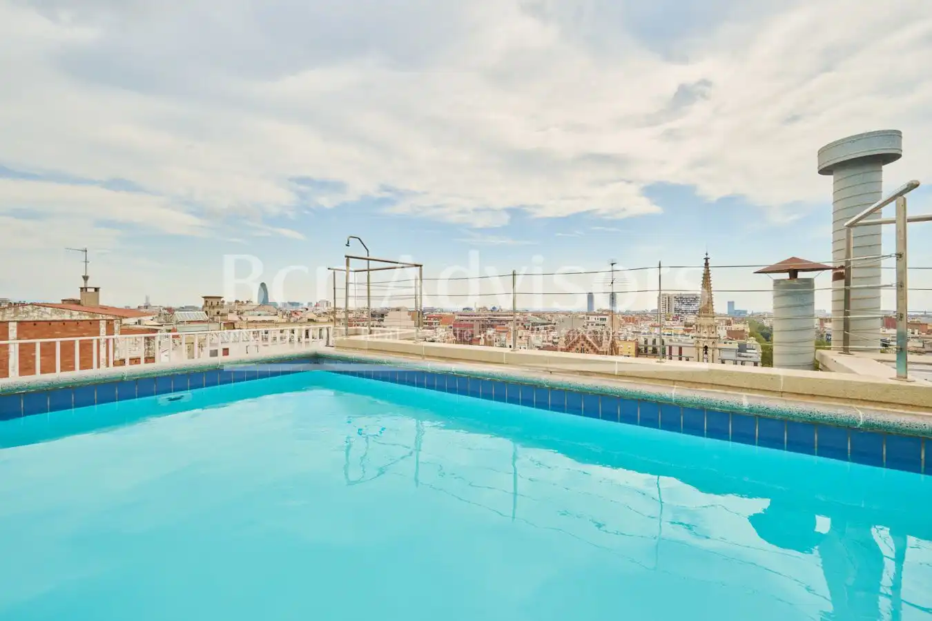 Swimming pool of Attic for sale in Barcelona  with Air Conditioner, Heating and Parquet flooring
